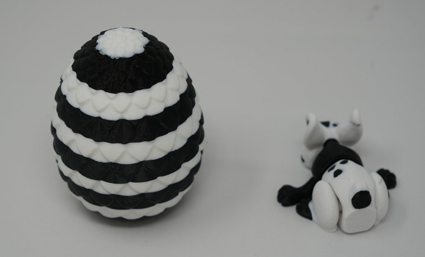 Articulated Bunnies - 3D Printed, Flexible Jointed Bunny Figures with Egg, Perfect Easter Decor & Collectible Gift